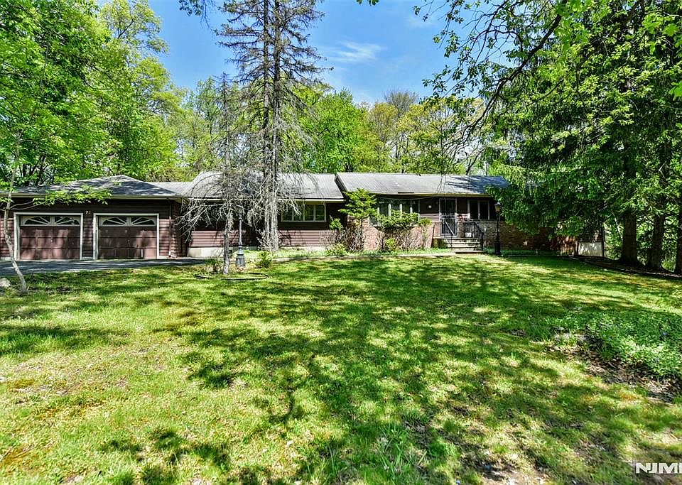 1st image of 72 Brookside Dr