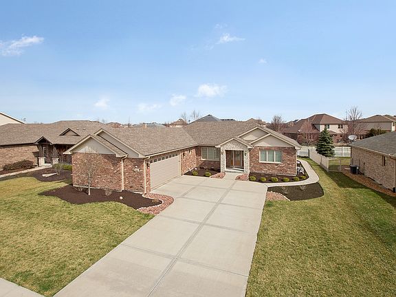 3rd image of 2441 Bluestone Bay Dr