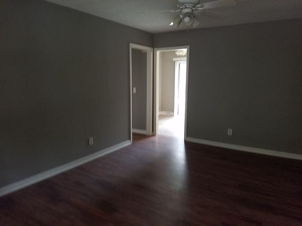 2nd image of 711 Sterling Dr