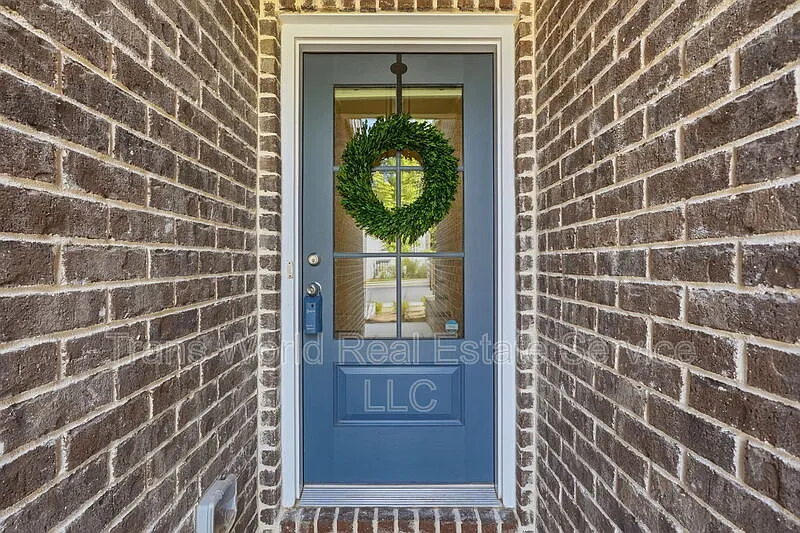 3 bed, 2.5 bath, 1885 sqft, $2,500 — Photo 2