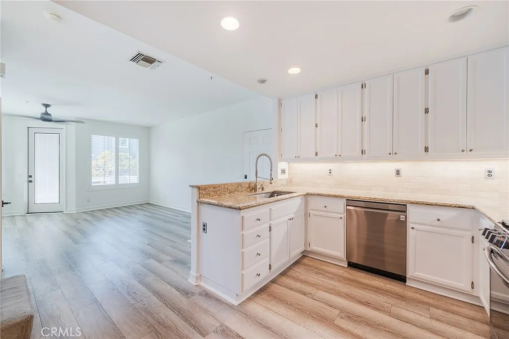 2 bed, 2.5 bath, 1152 sqft, $3,950 — Photo 4