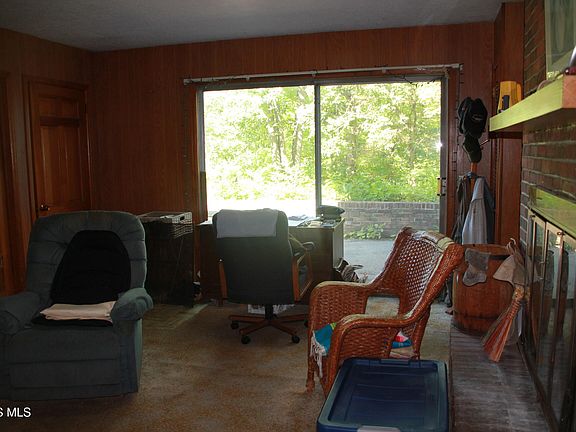 4th image of 800 E Broadway Ave