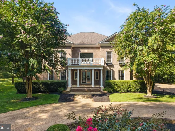 9565 Briar Ln, Delaplane, VA 20144