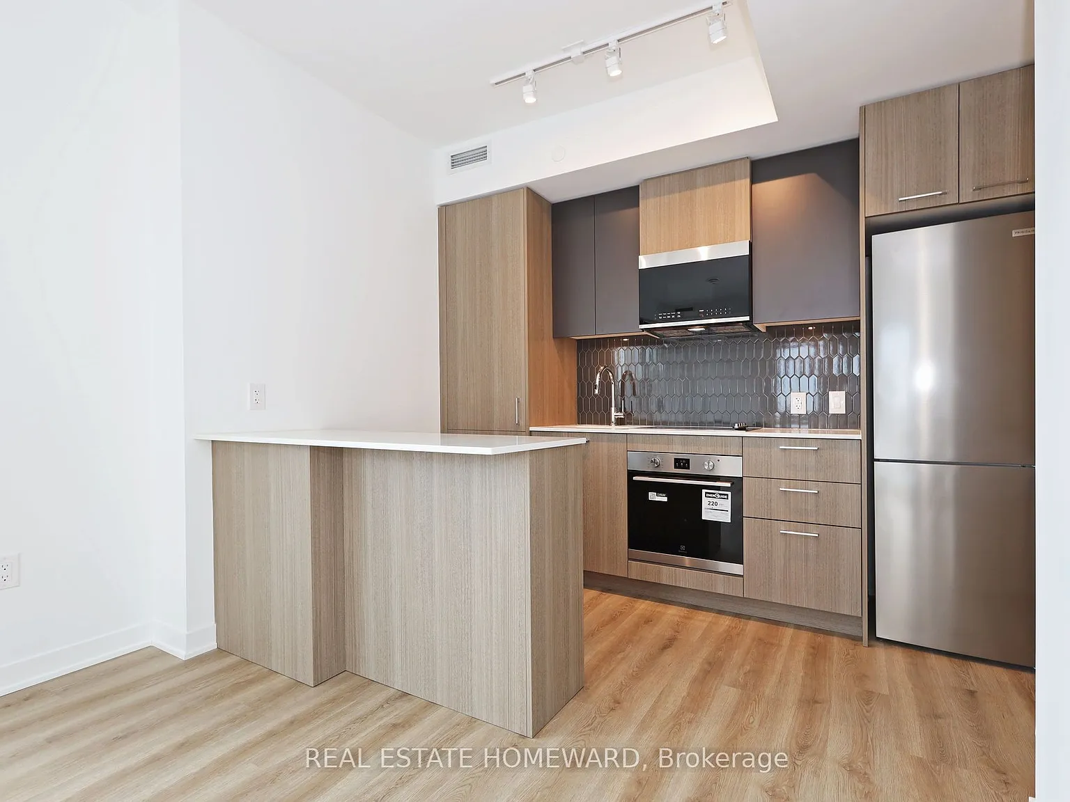 2 bed, $2,800 — Photo 4