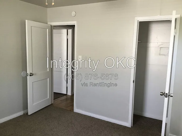 547 E Grumman Dr — Photo 5