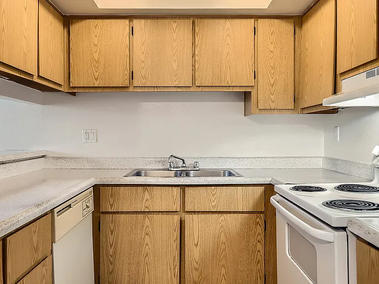 1801 N 83rd Ave 2033 - Web Quality - 010 - 12 Kitchen Feature