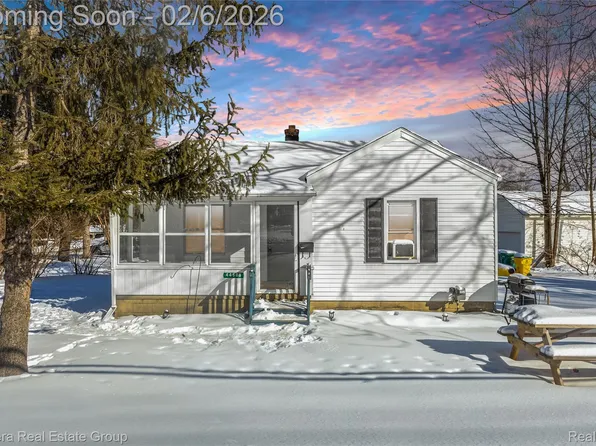 44686 Davis Dr, Utica, MI 48317