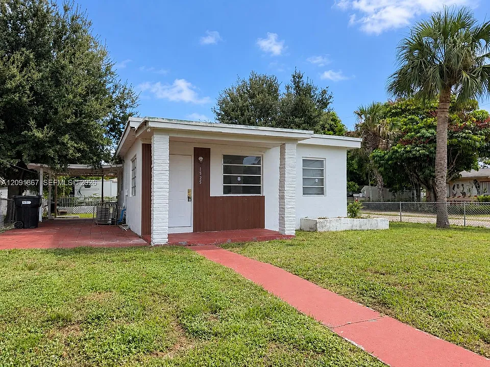 1525 NE 154th St
