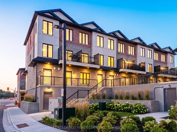 734 Front Royal St #14, Mississauga, ON L4Y 0G6