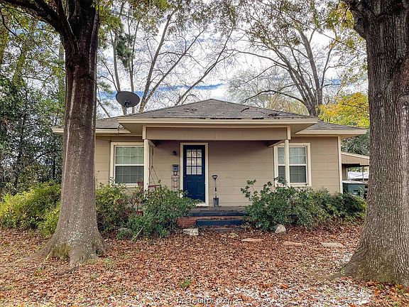 2nd image of 300 Blount St