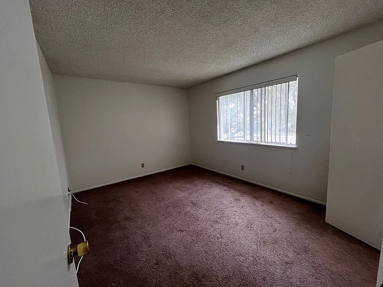 752 W Hemlock St — Photo 7