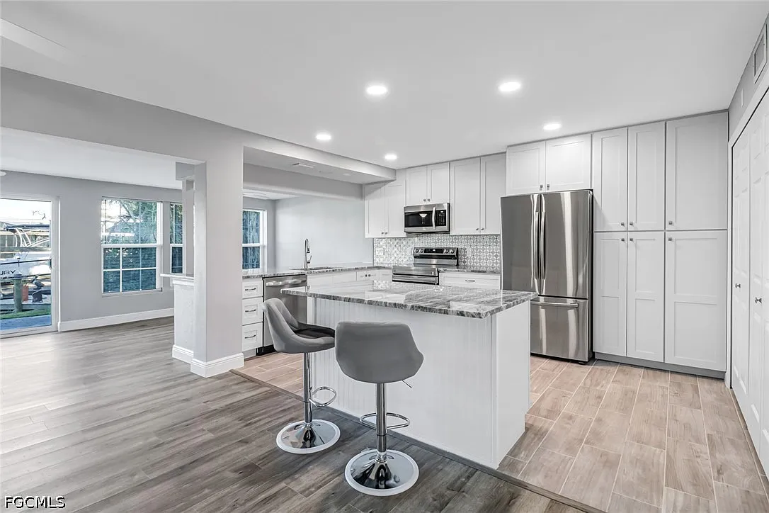 3 bed, 2.0 bath, 1618 sqft, $2,200 — Photo 3