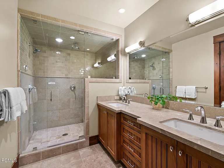 320 Woodside Ave — Photo 25