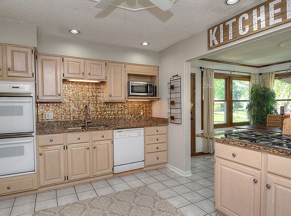 5th image of 1038 E Flake Dr
