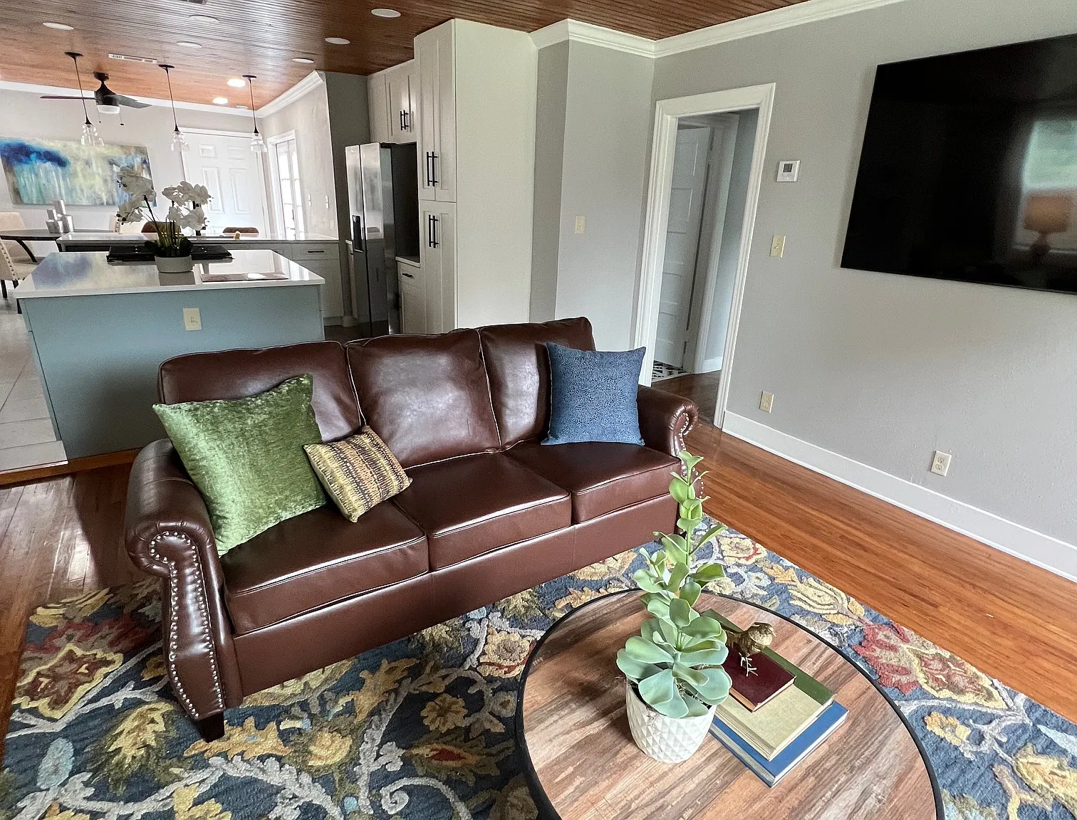 1701 N University Ave — Photo 3