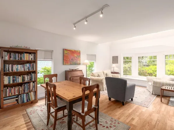 2546 W 2nd Ave, Vancouver, BC V6K 1J8