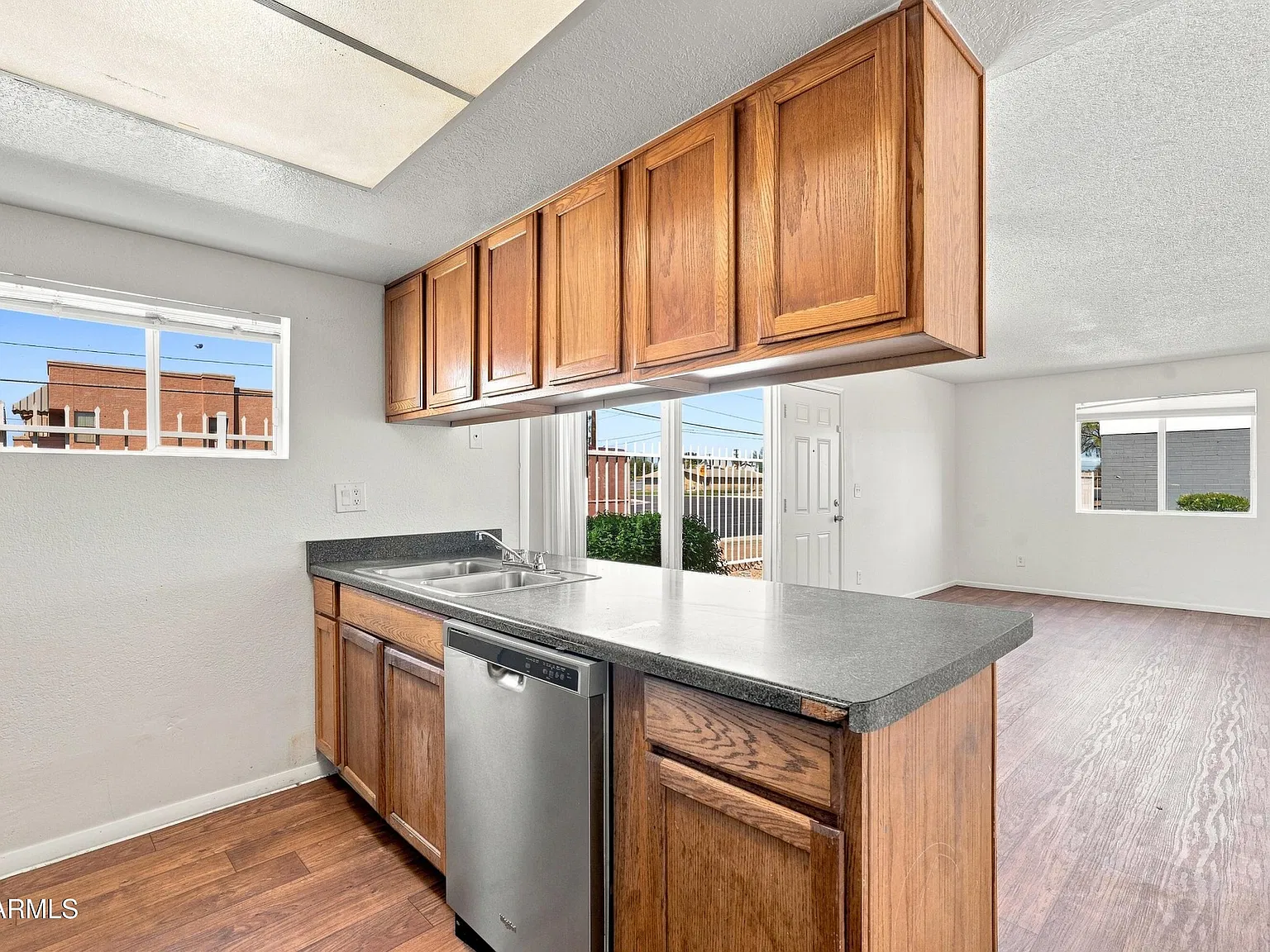 2 bed, 1.0 bath, 837 sqft, $1,350 — Photo 4