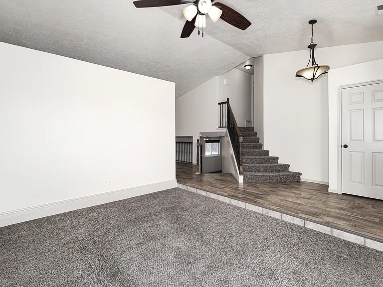 S 375 East Cir — Photo 4