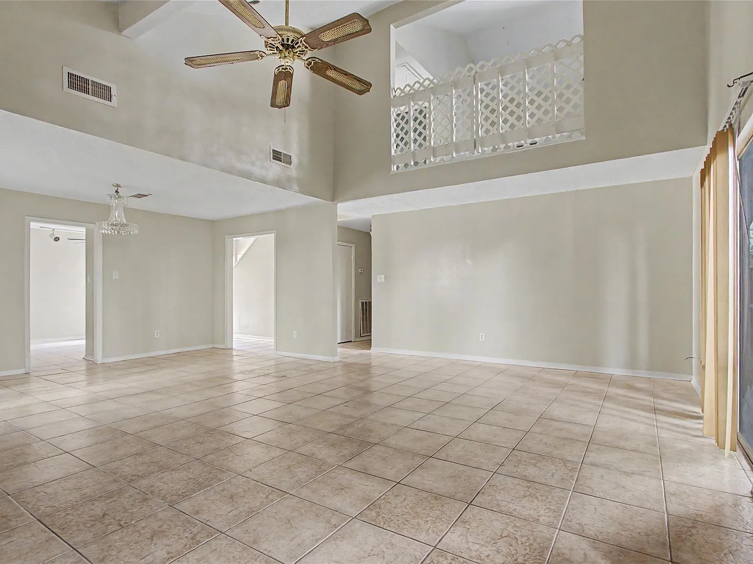 3 bed, 2.5 bath, 2461 sqft, $1,800 — Photo 4