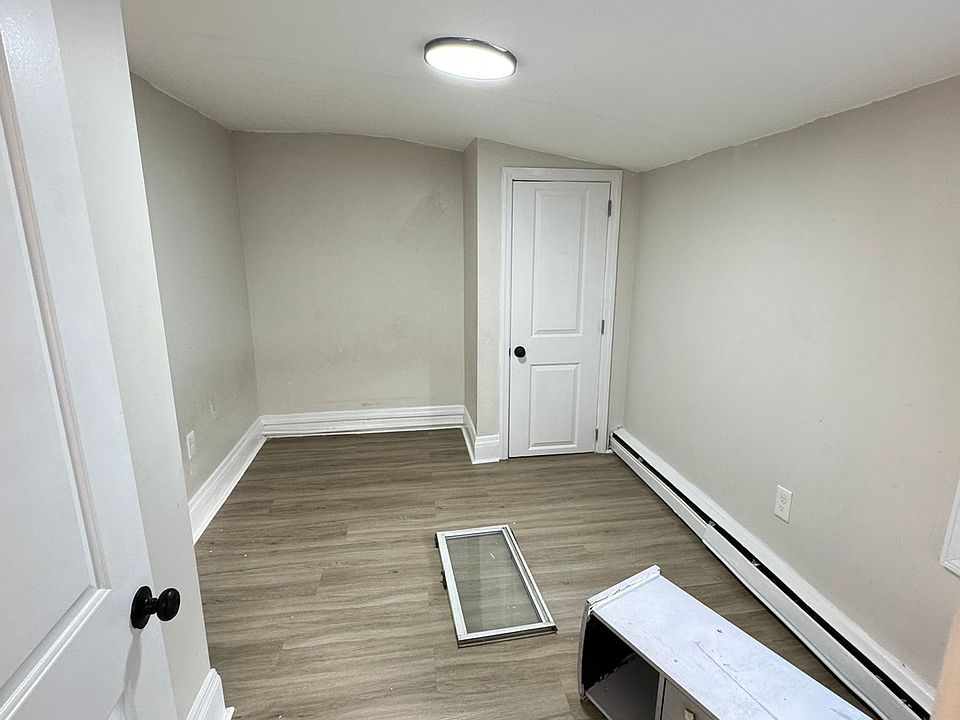 2nd image of 601 Main St APT 3L