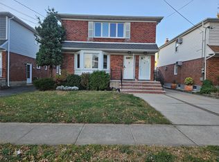 821 Whittier Ave, New Hyde Park, NY 11040