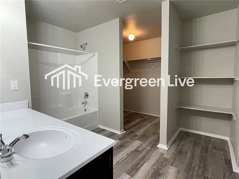 1016 N Scouts Court Way — Photo 7