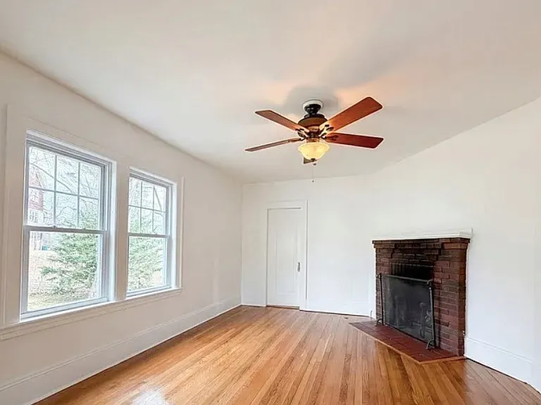10 Perrot St #1 — Photo 2