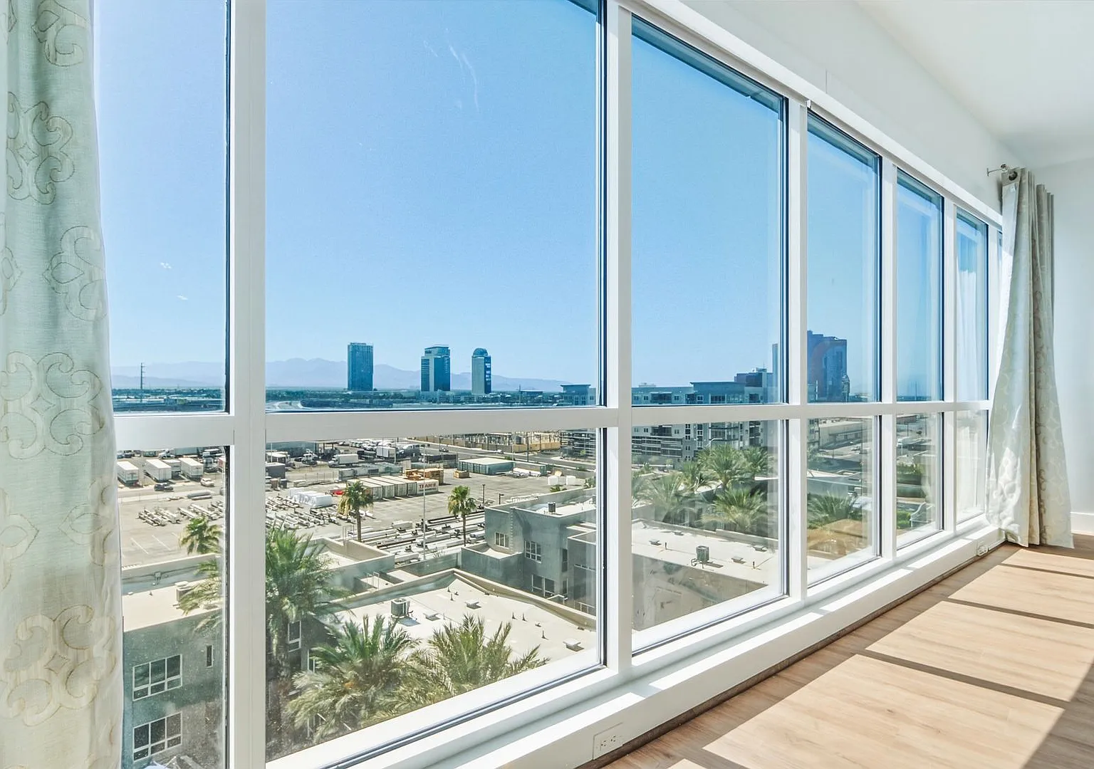 Panorama Towers T2-708-City/Mtn Views From This Stunning 2bd/2ba, Unfurnished Residence — Photo 4