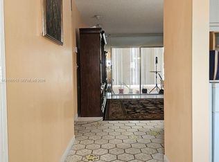 Hawaiian Gardens, Lauderdale Lakes, FL 33313