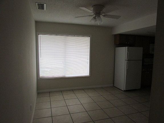 3rd image of 8 Farragut Dr