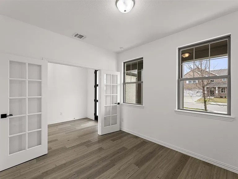 1422 Greenbelt Dr — Photo 3