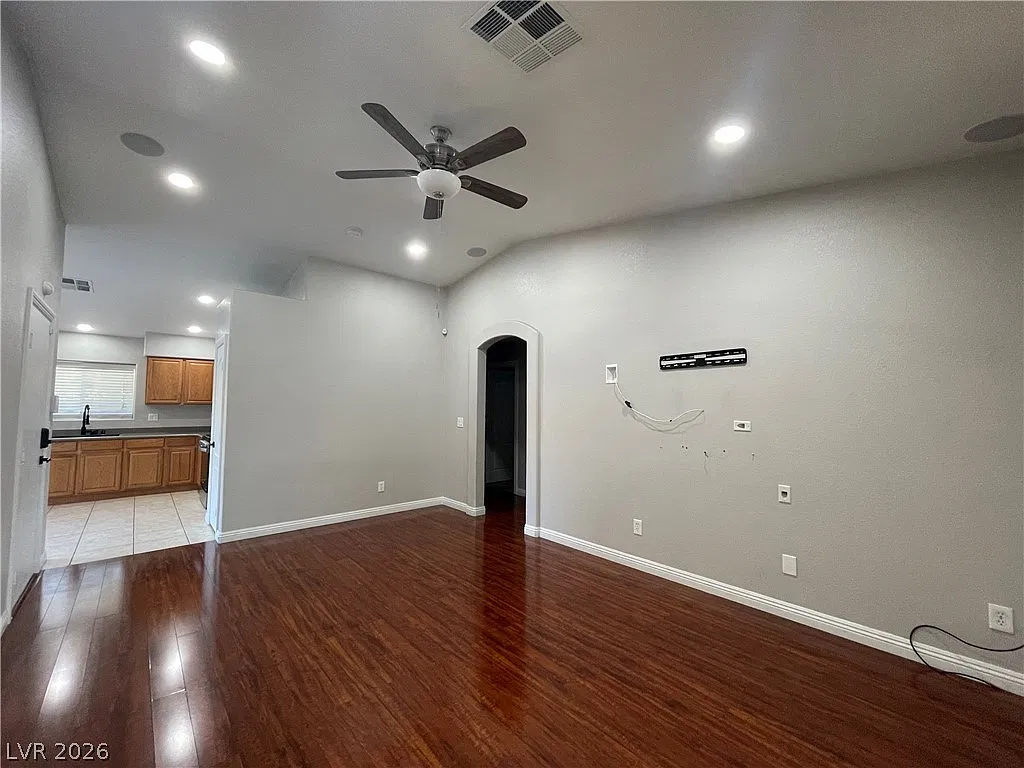 3 bed, 2.0 bath, 1234 sqft, $1,850 — Photo 4