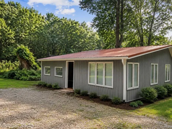 107 Hunter Dr, Lake, MI 48632