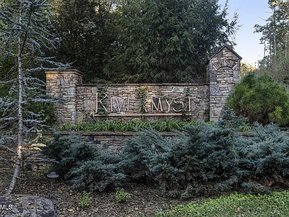 Image 2: 16_Rivermyst_EntranceMonument