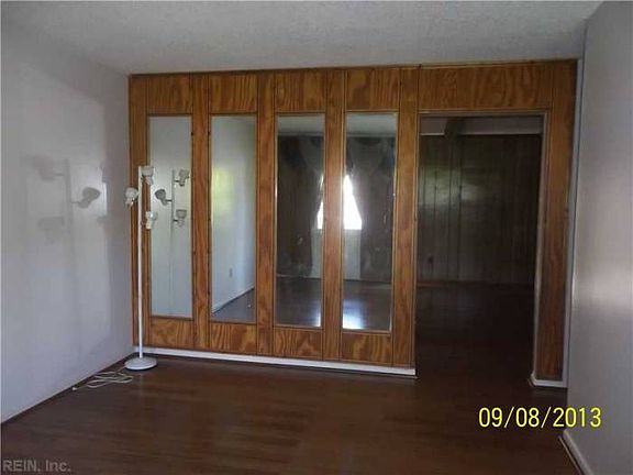 3rd image of 1209 Etworth Ln