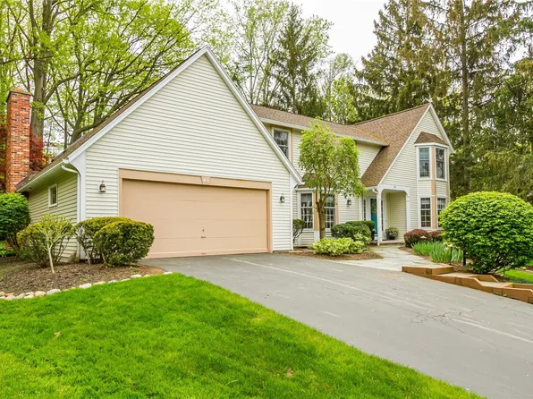 43 Kirkby Trl, Fairport, NY 14450