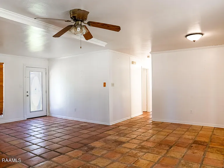 213 Birch Dr — Photo 9
