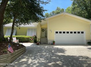 115 Oakleaf Dr, Pine Knoll Shores, NC 28512
