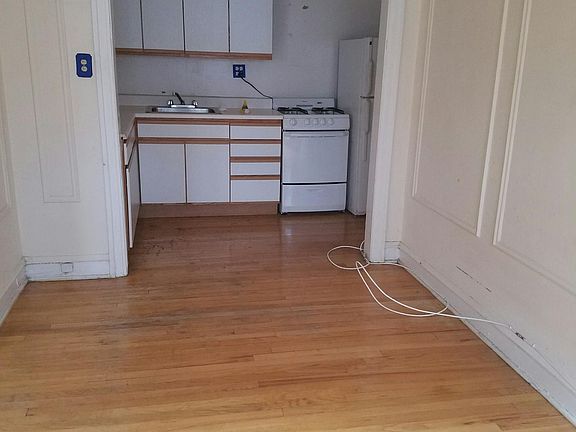2nd image of 1904 W Pratt Blvd APT 2B