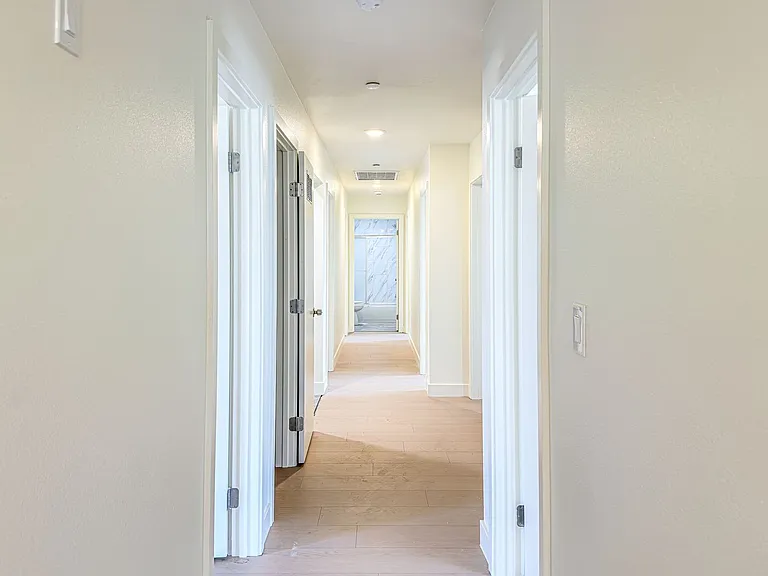 2026 Luxury 4 & 6 Bedroom Units — Photo 31