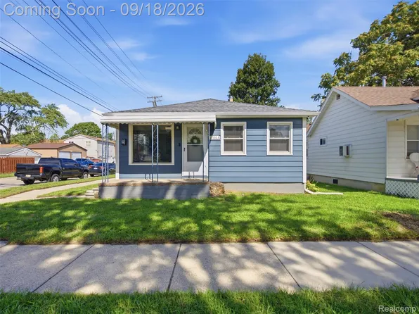 17803 Tennyson St, Roseville, MI 48066