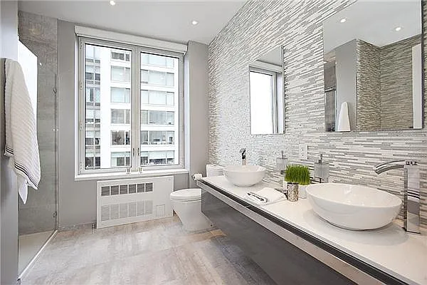 Sold by R New York | media 4