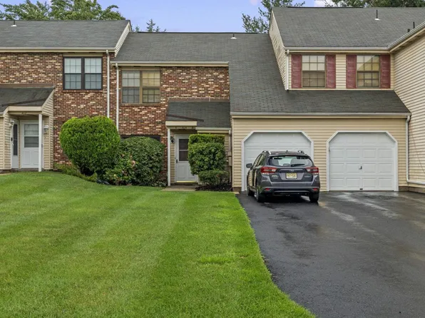 404 Willow Turn, Mount Laurel, NJ 08054