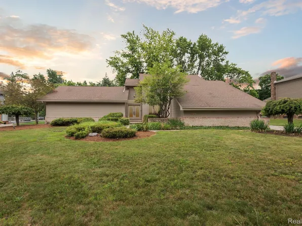 2079 McIntosh Dr, Troy, MI 48098