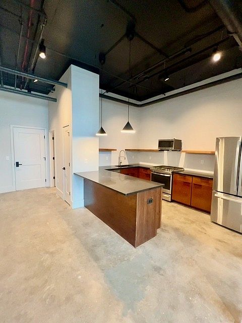 1st image of 700 S Main St #314