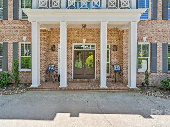209 37th Avenue Pl NW, Hickory, NC 28601