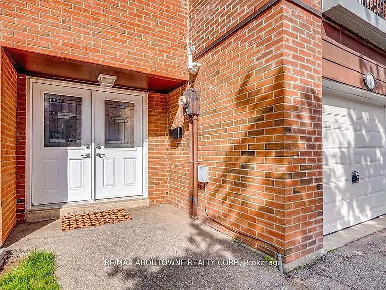 180 Mississauga Valley Blvd #1 — Photo 1