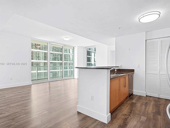 5th image of 300 S Biscayne Blvd #28