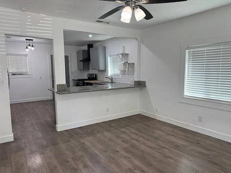 1532 N Calaveras St — Photo 12