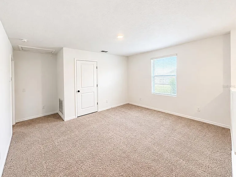 2074 Derwent Dr — Photo 7